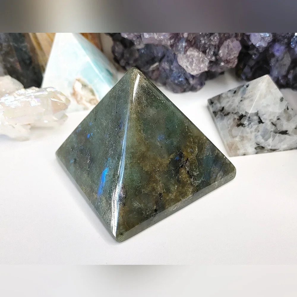 Labradorite Flash Crystal Pyramid - Picture 9 of 12